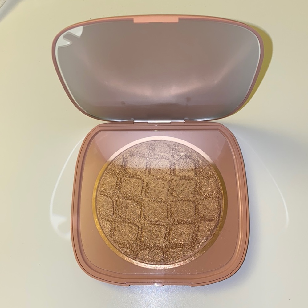 Warm Gold highlighter